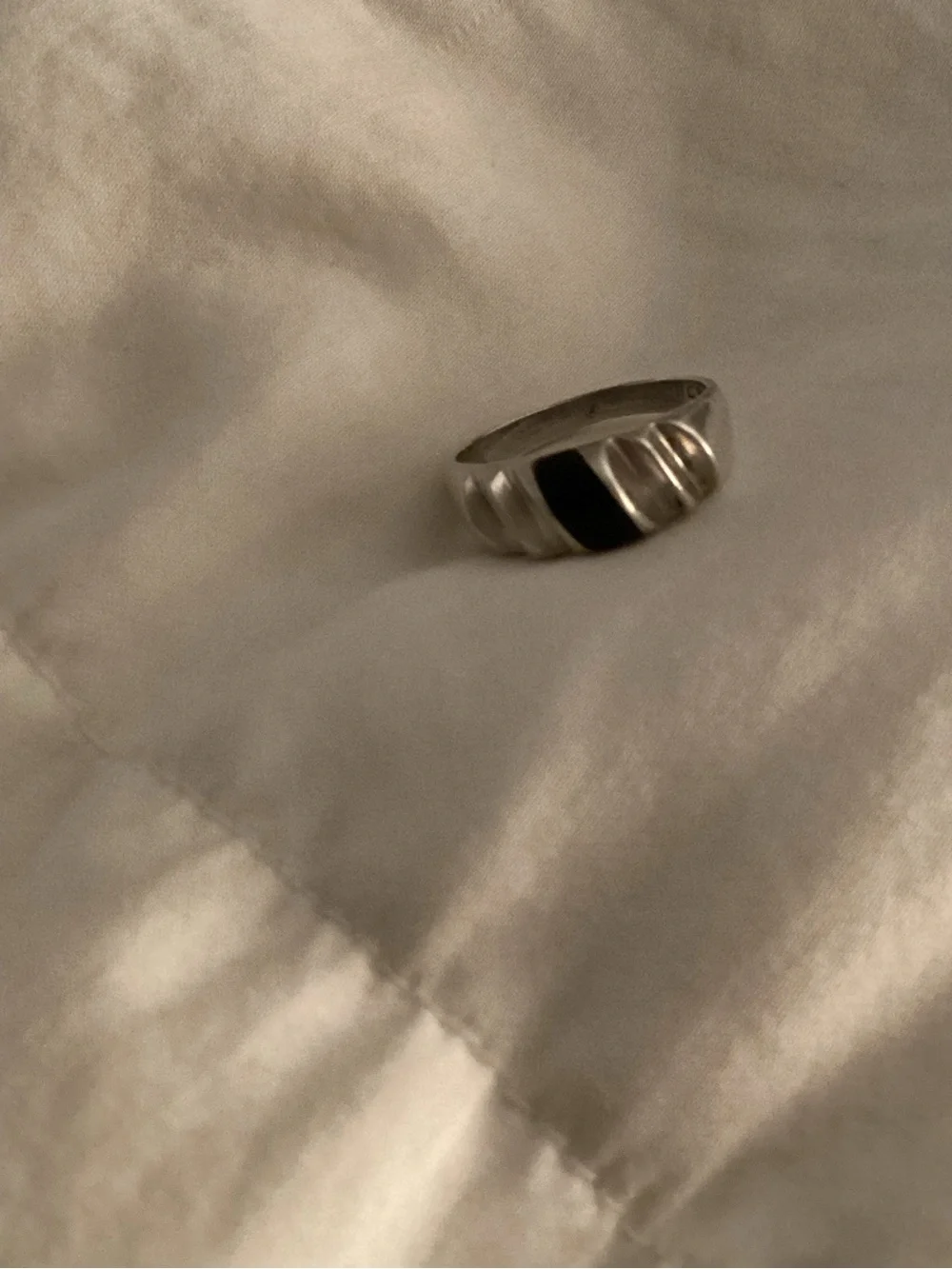 VTG silver Ring inlayed Onyx and Twisted Silver Detailed Authentic Stone
